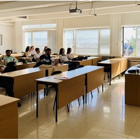 dobri-mitrev-pred-studenti-na-nbu_280x280_crop_478b24840a