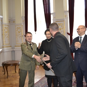 1_280x280_crop_478b24840a