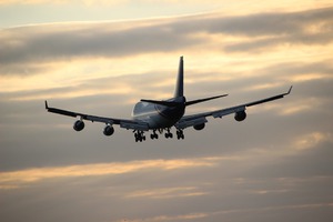 airplane-in-the-evening-sky-2909311-960-720_300x200_crop_478b24840a