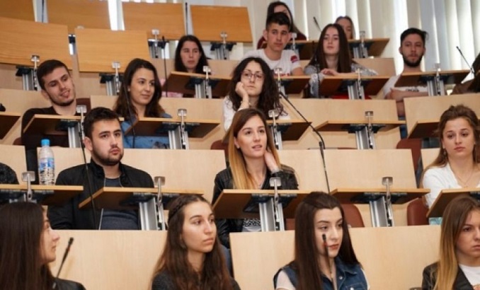 studenti-bnr_678x410_crop_478b24840a