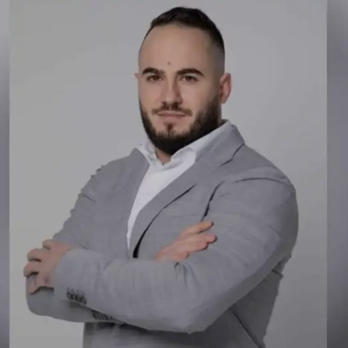 dimitar-petrov-blitz-bg_700x700_crop_478b24840a