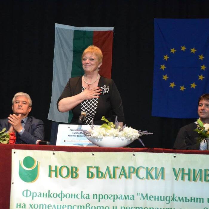 8_700x700_crop_478b24840a