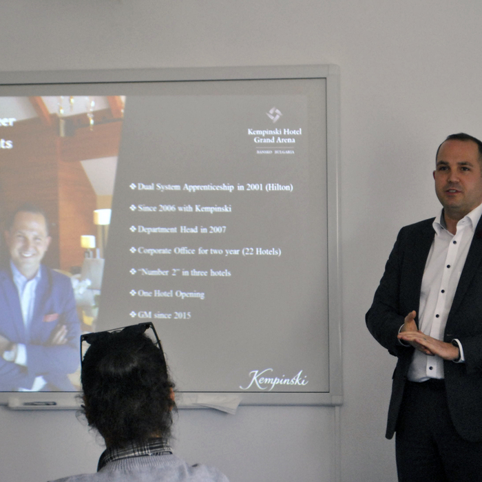 4_700x700_crop_478b24840a