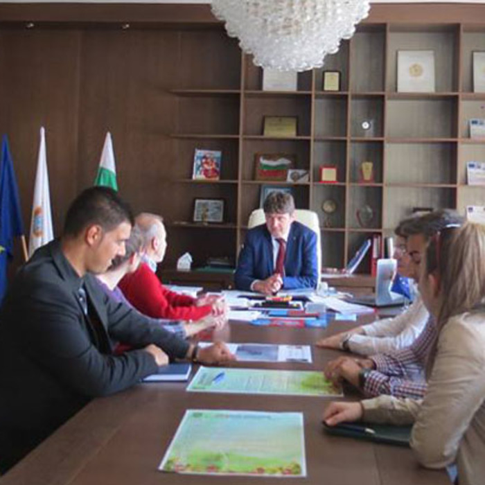 nbu-ste-pomaga_700x700_crop_478b24840a