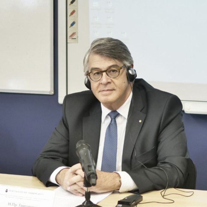 publicna_700x700_crop_478b24840a