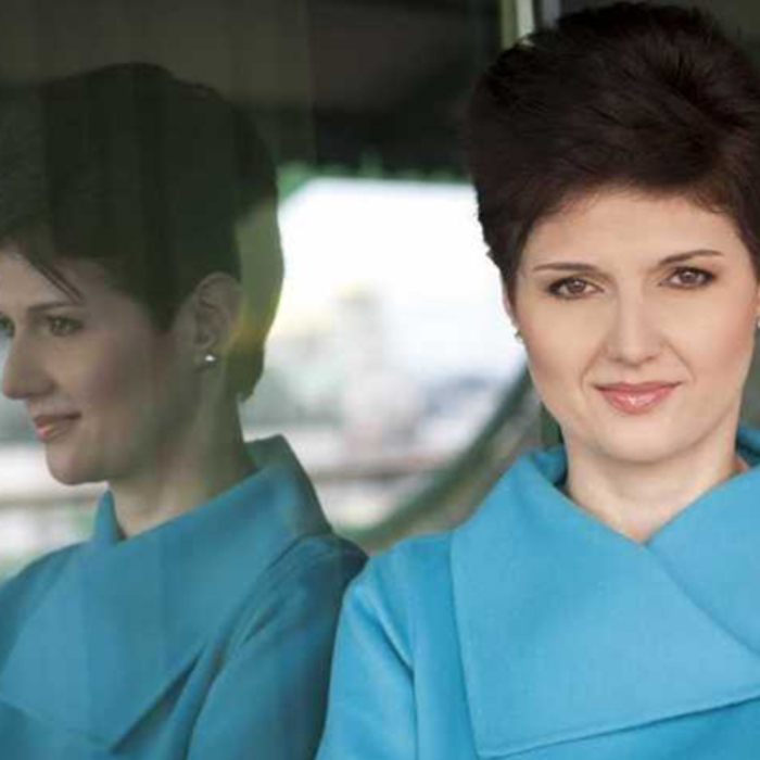 zulieta-manager-bg_700x700_crop_478b24840a