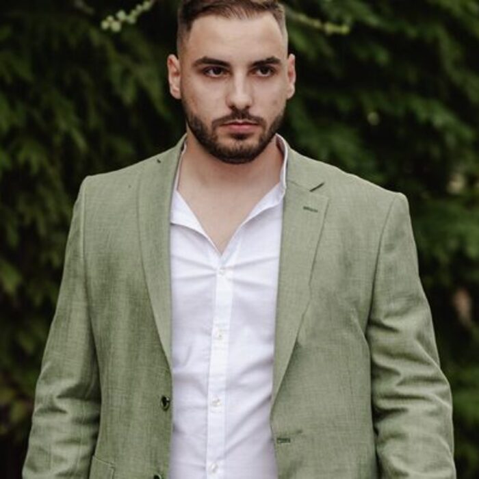 12_700x700_crop_478b24840a