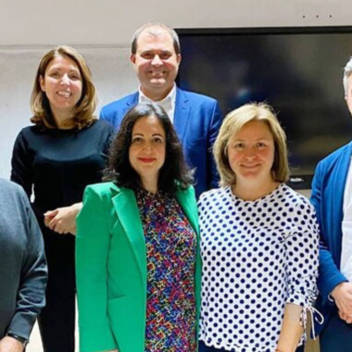 hr_700x700_crop_478b24840a