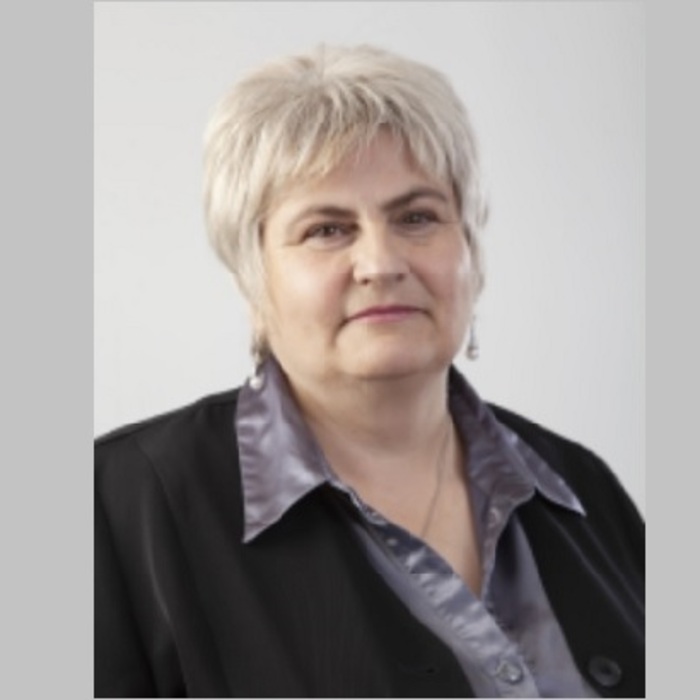 ana-vandeva-orazmerena_700x700_crop_478b24840a