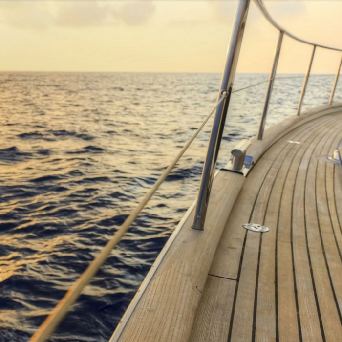 yacht2_700x700_crop_478b24840a