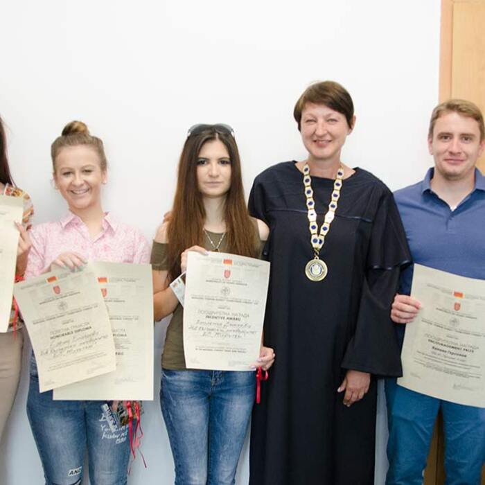 dsc-0062-1_700x700_crop_478b24840a