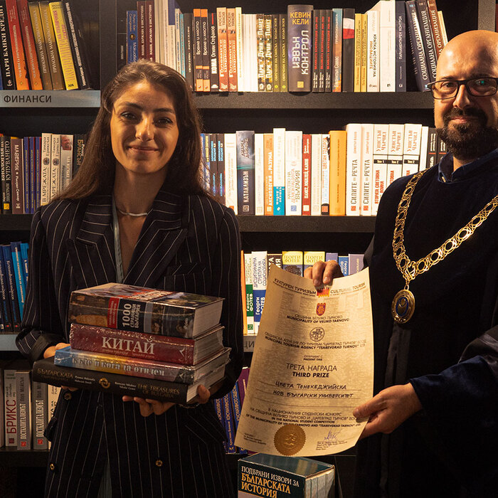 2599415_700x700_crop_478b24840a