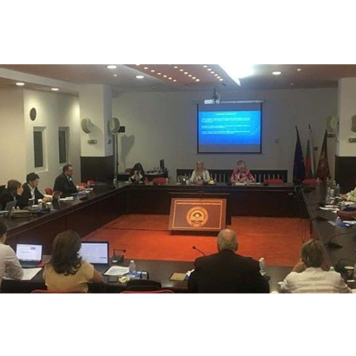 ff2_700x700_crop_478b24840a