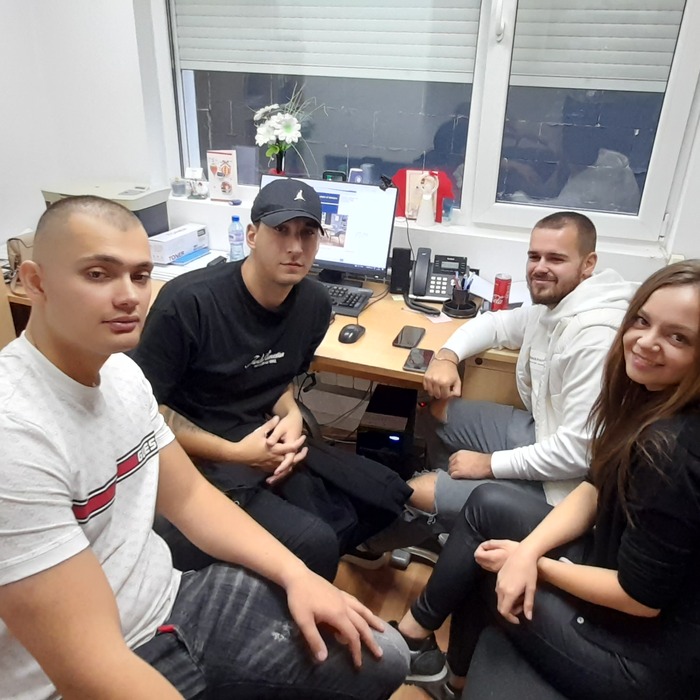 1_700x700_crop_478b24840a