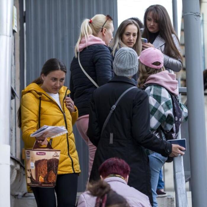 991-ratio-ukrainski-bezhanci_700x700_crop_478b24840a