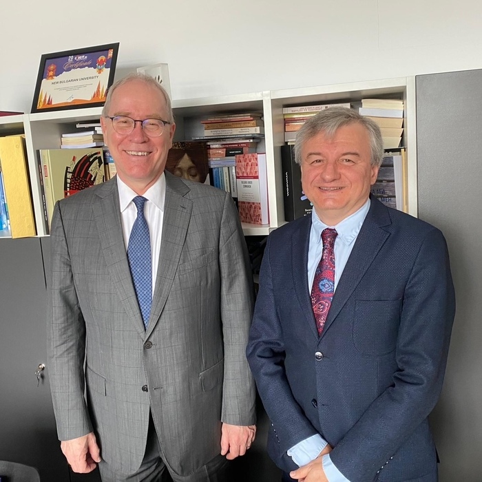 img-5977_700x700_crop_478b24840a