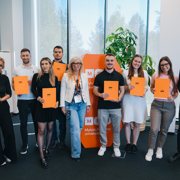 1_700x700_crop_478b24840a