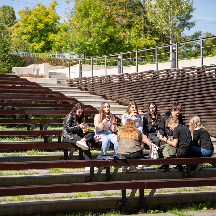 studenti-navan_700x700_crop_478b24840a