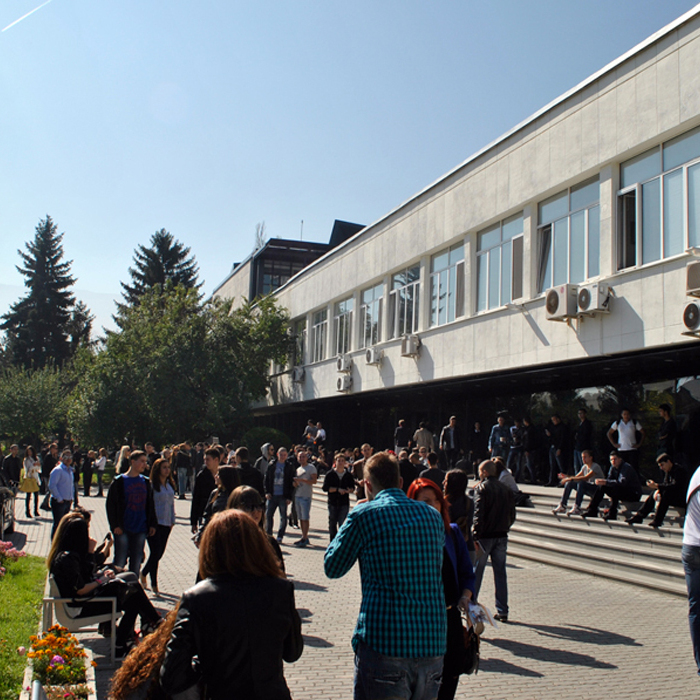 dsc0328_700x700_crop_478b24840a